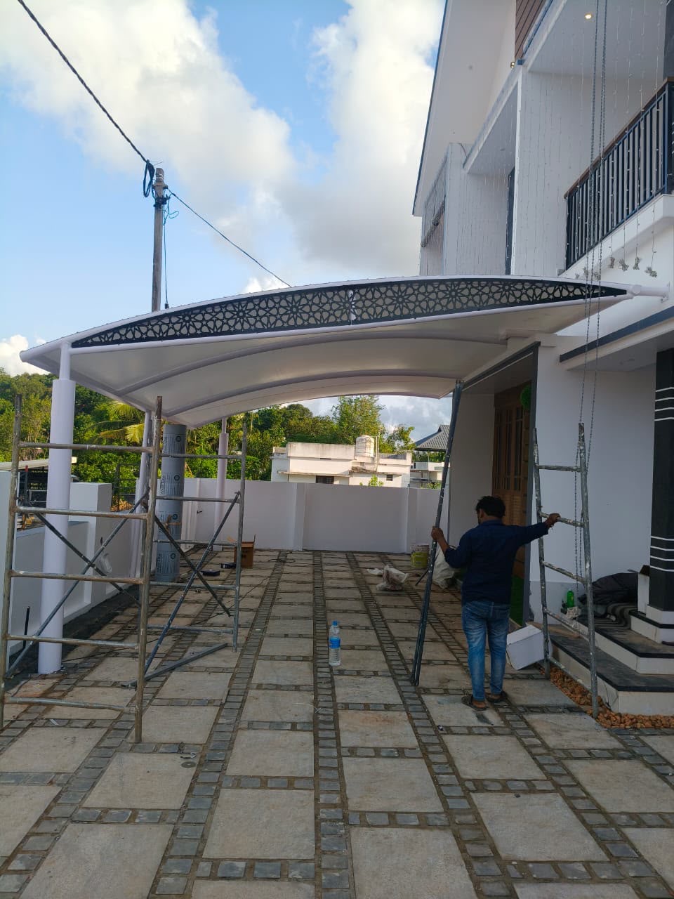 Roofing shade
