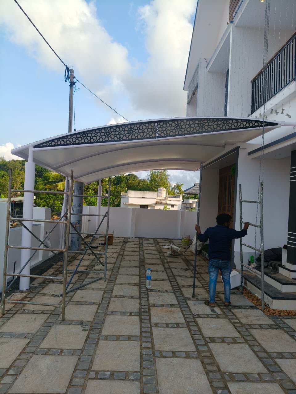 Roofing shade