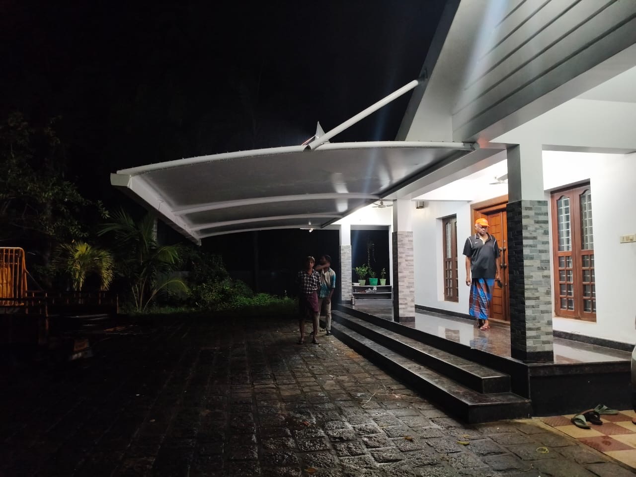 Roofing shade